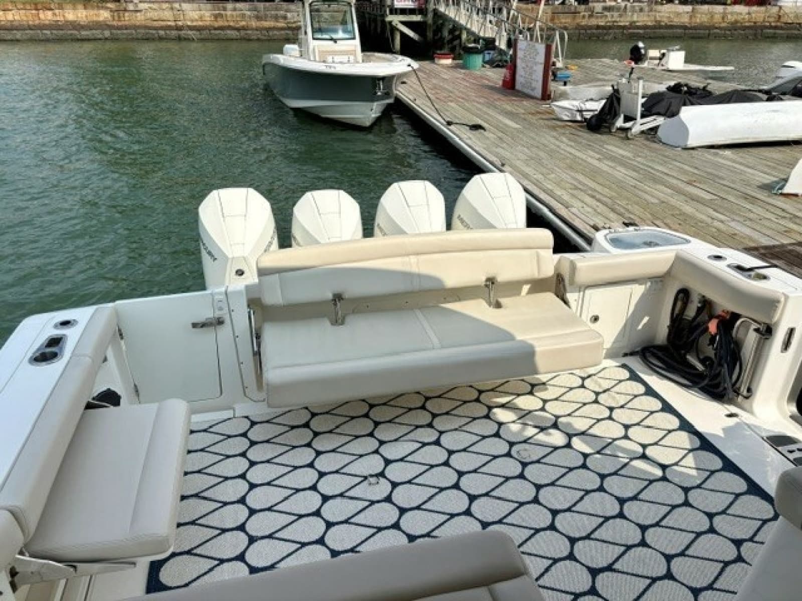 2021 Boston Whaler 405 Conquest