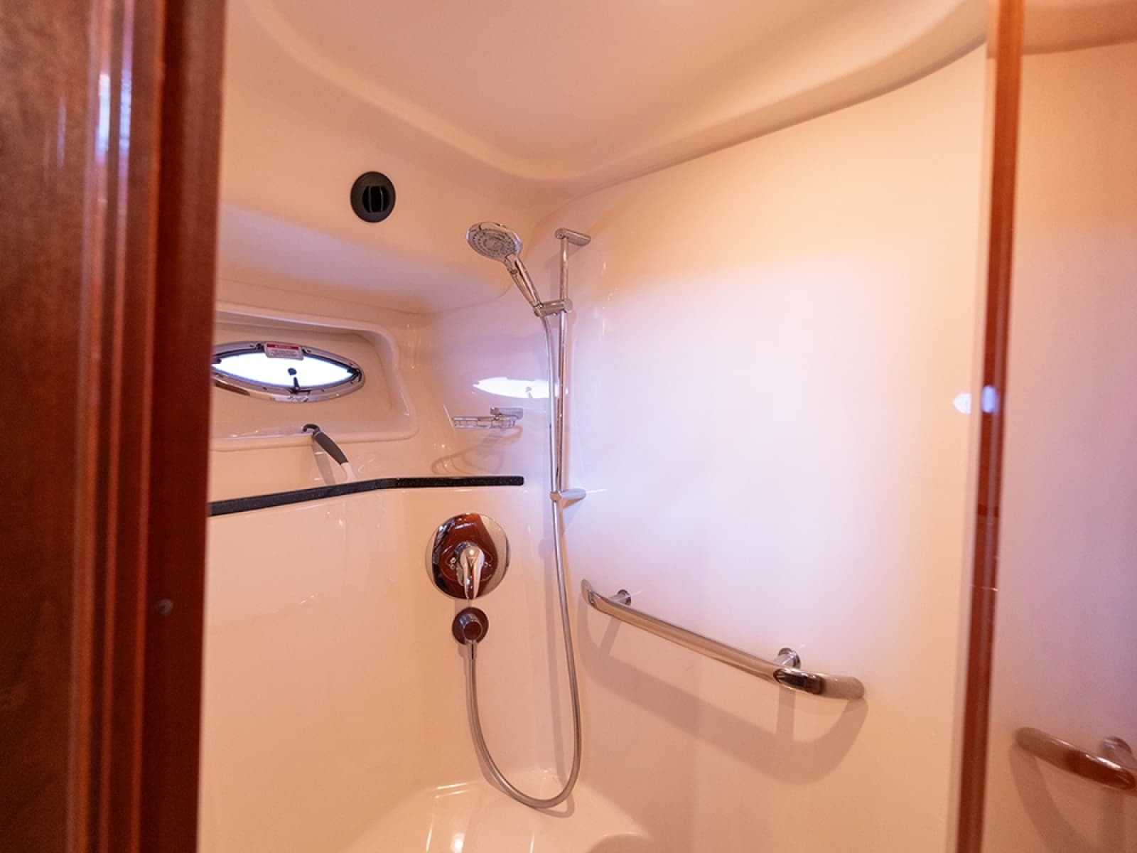 Guest head/shower