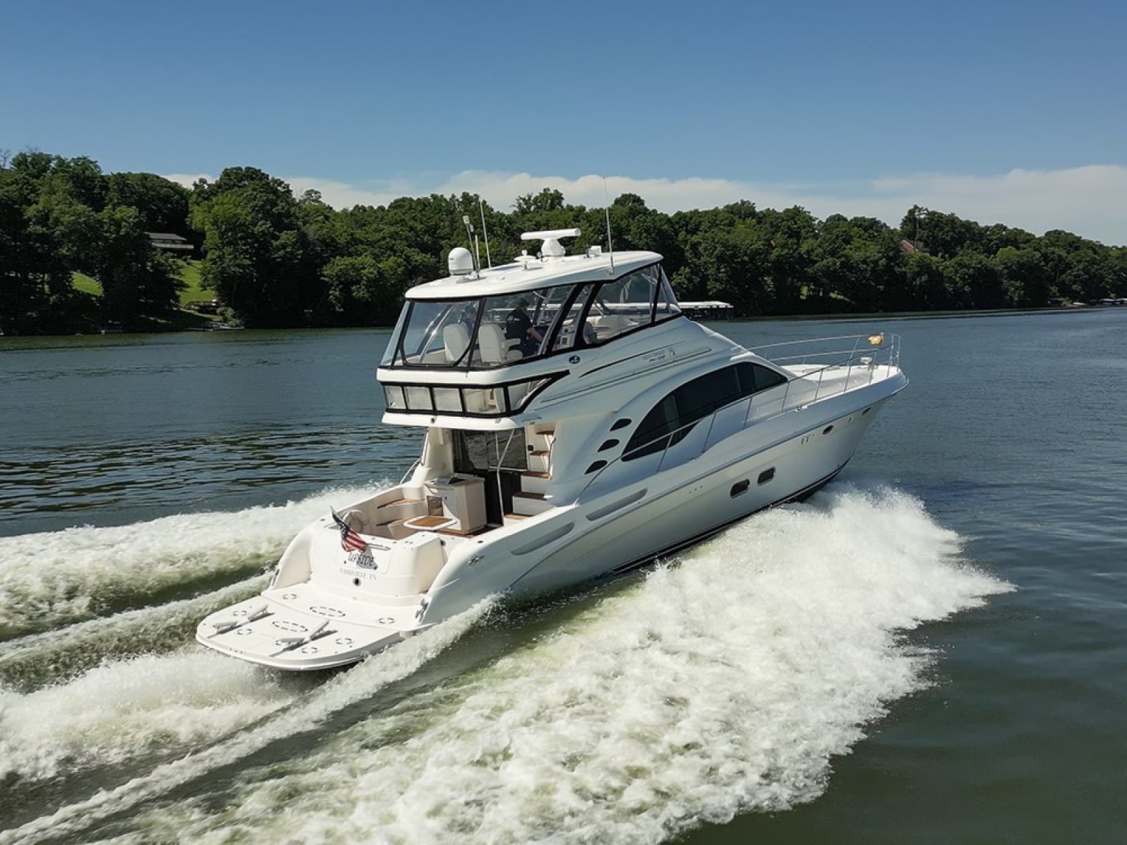 2010 Sea Ray 580 Sedan Bridge underway