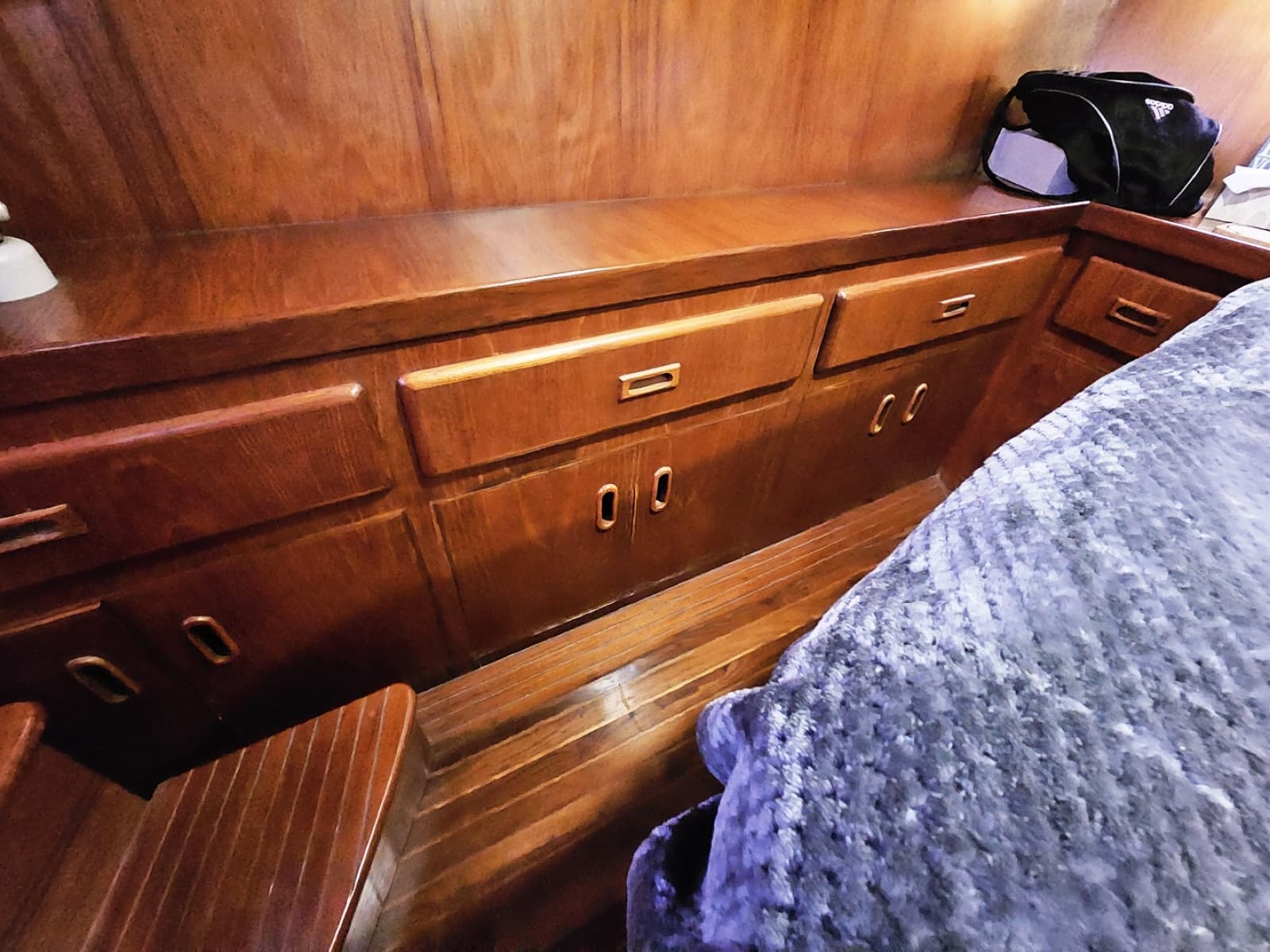 1988 President 37 Aft Cabin