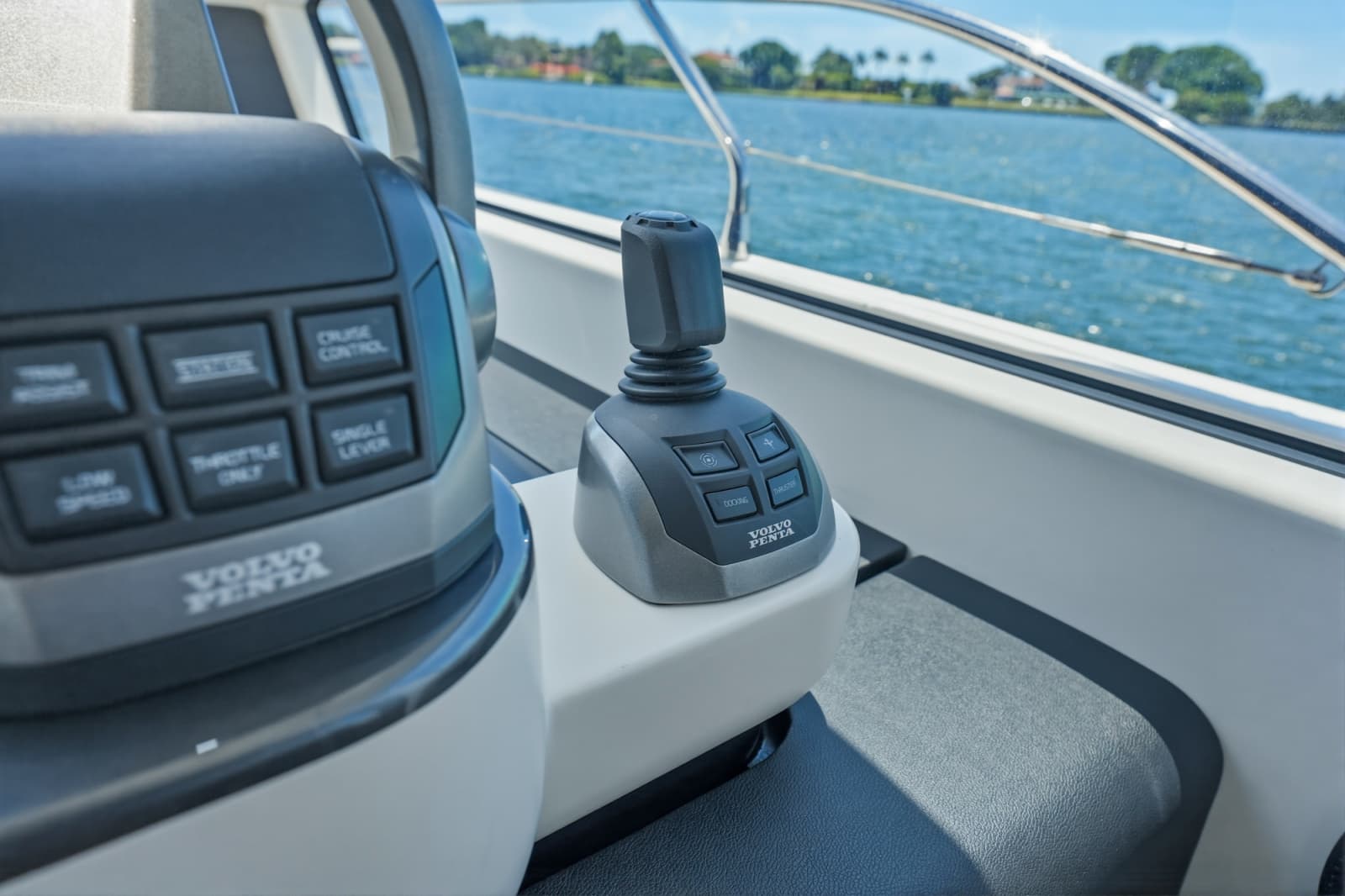2025 Azimut 68 FLY