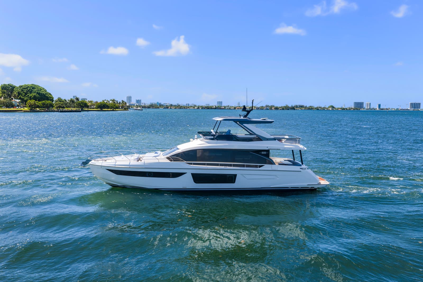 2025 Azimut 68 FLY