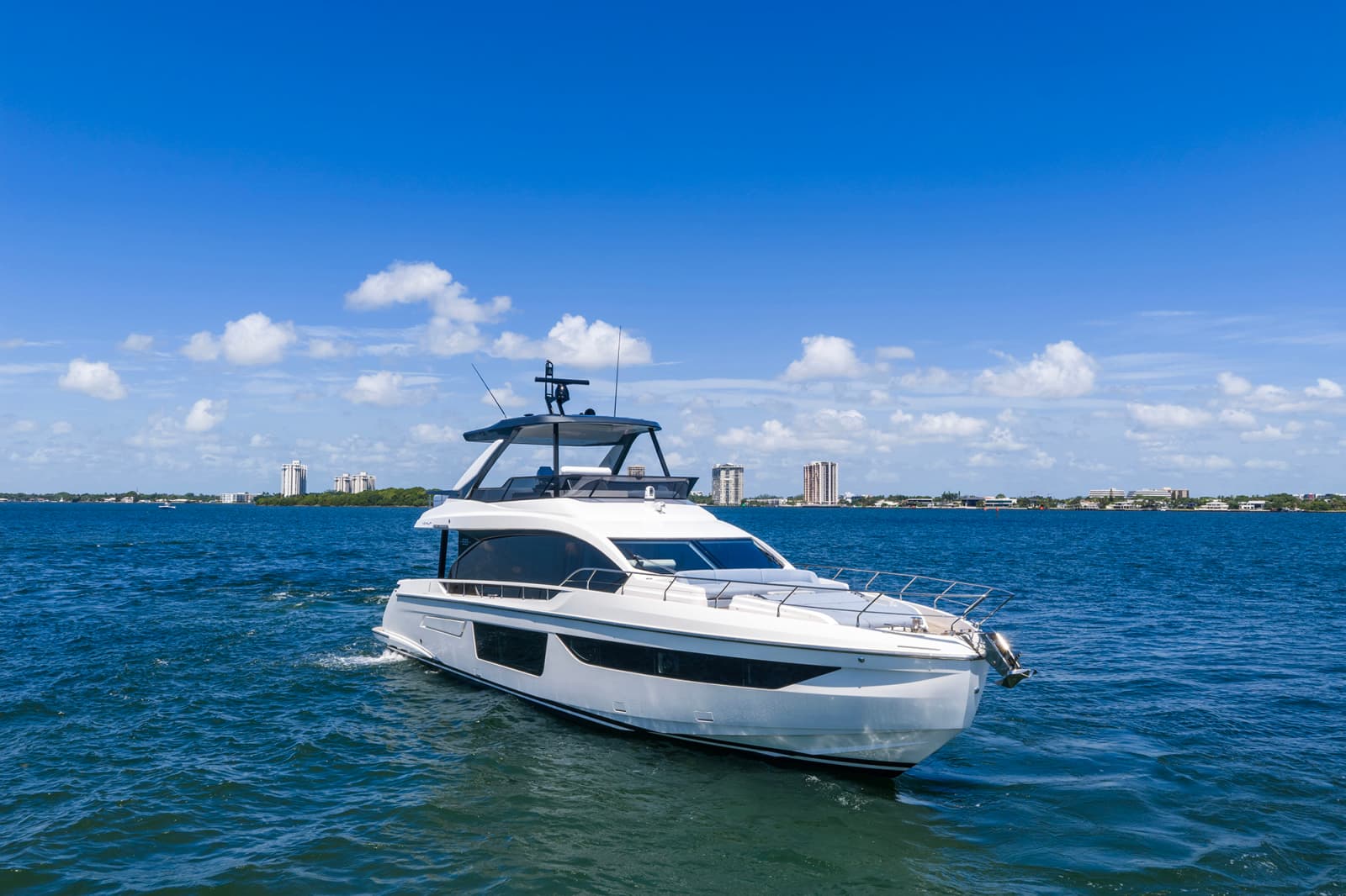 2025 Azimut 68 FLY