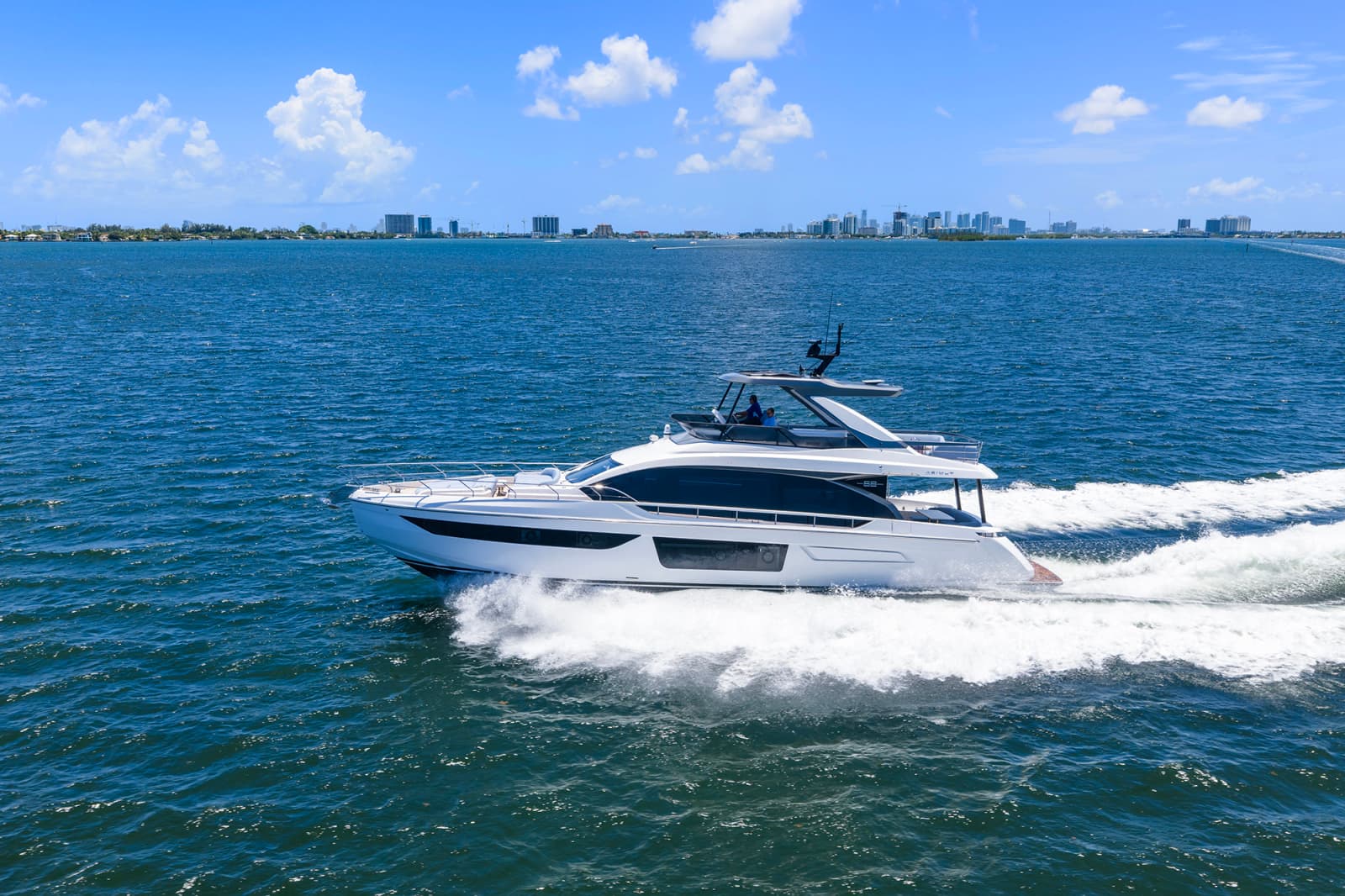 2025 Azimut 68 FLY