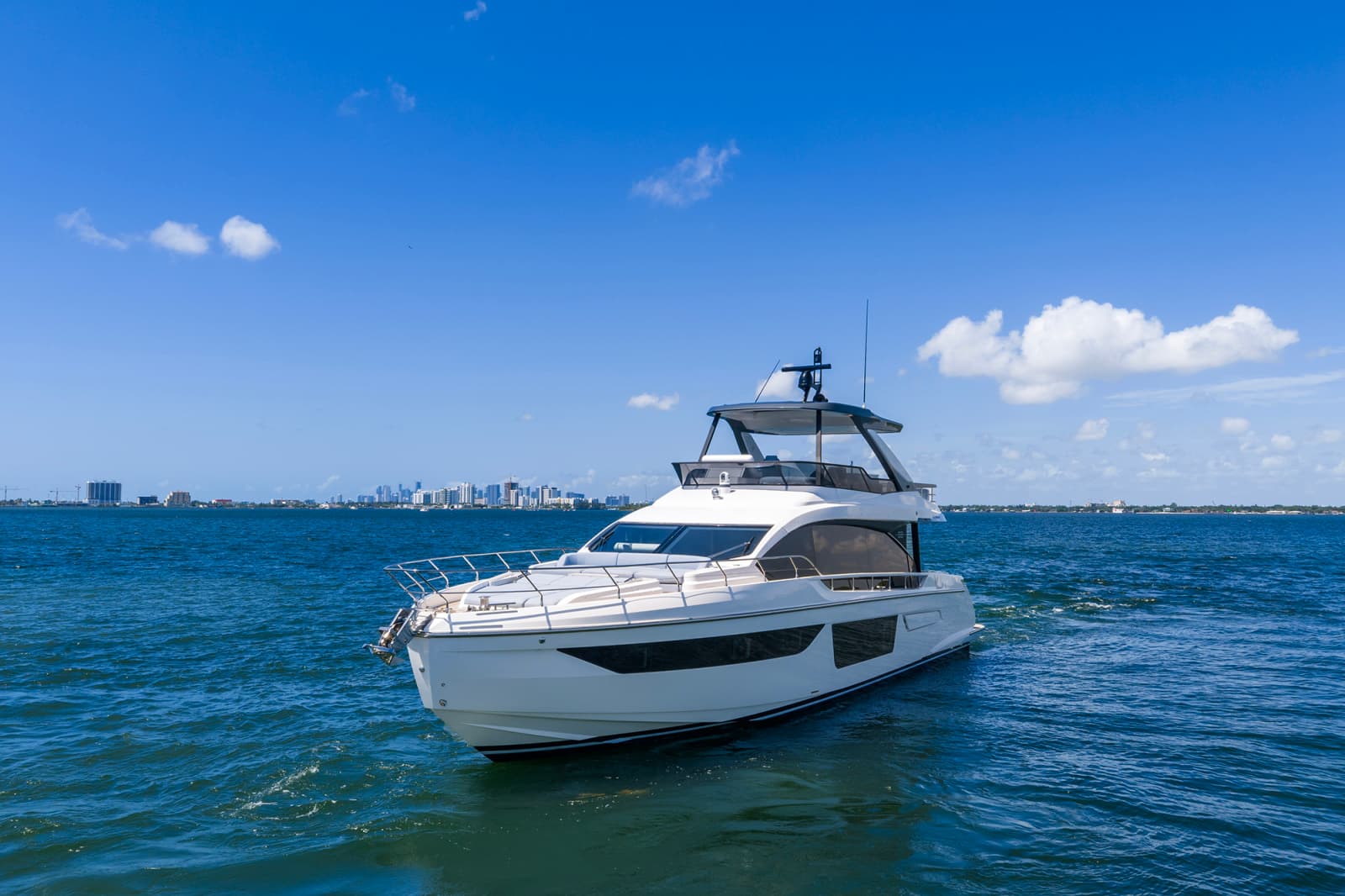 2025 Azimut 68 FLY
