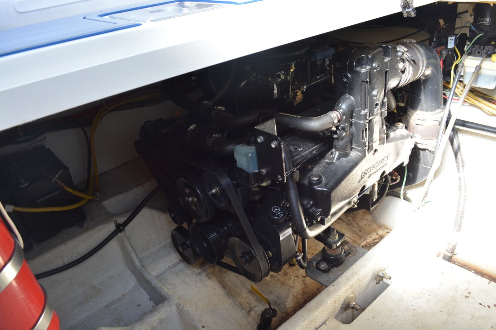 2004 Bayliner 305