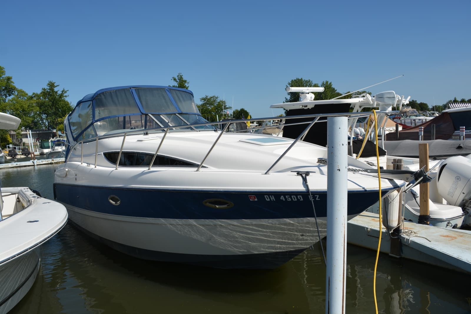 2004 Bayliner 305