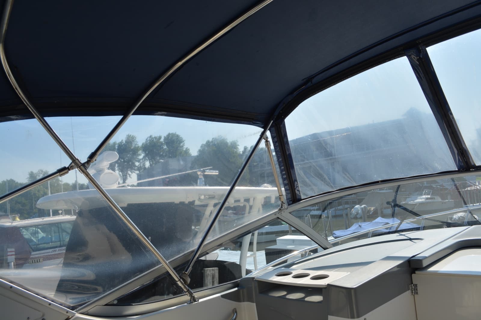 2004 Bayliner 305