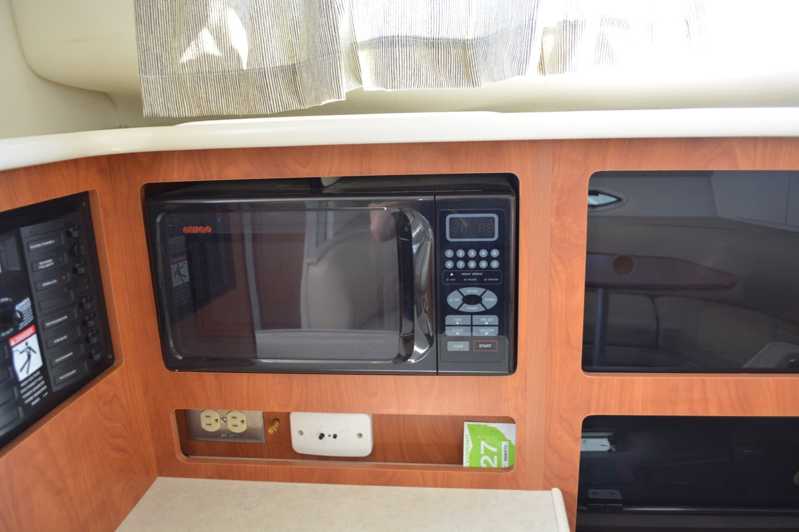 2004 Bayliner 305