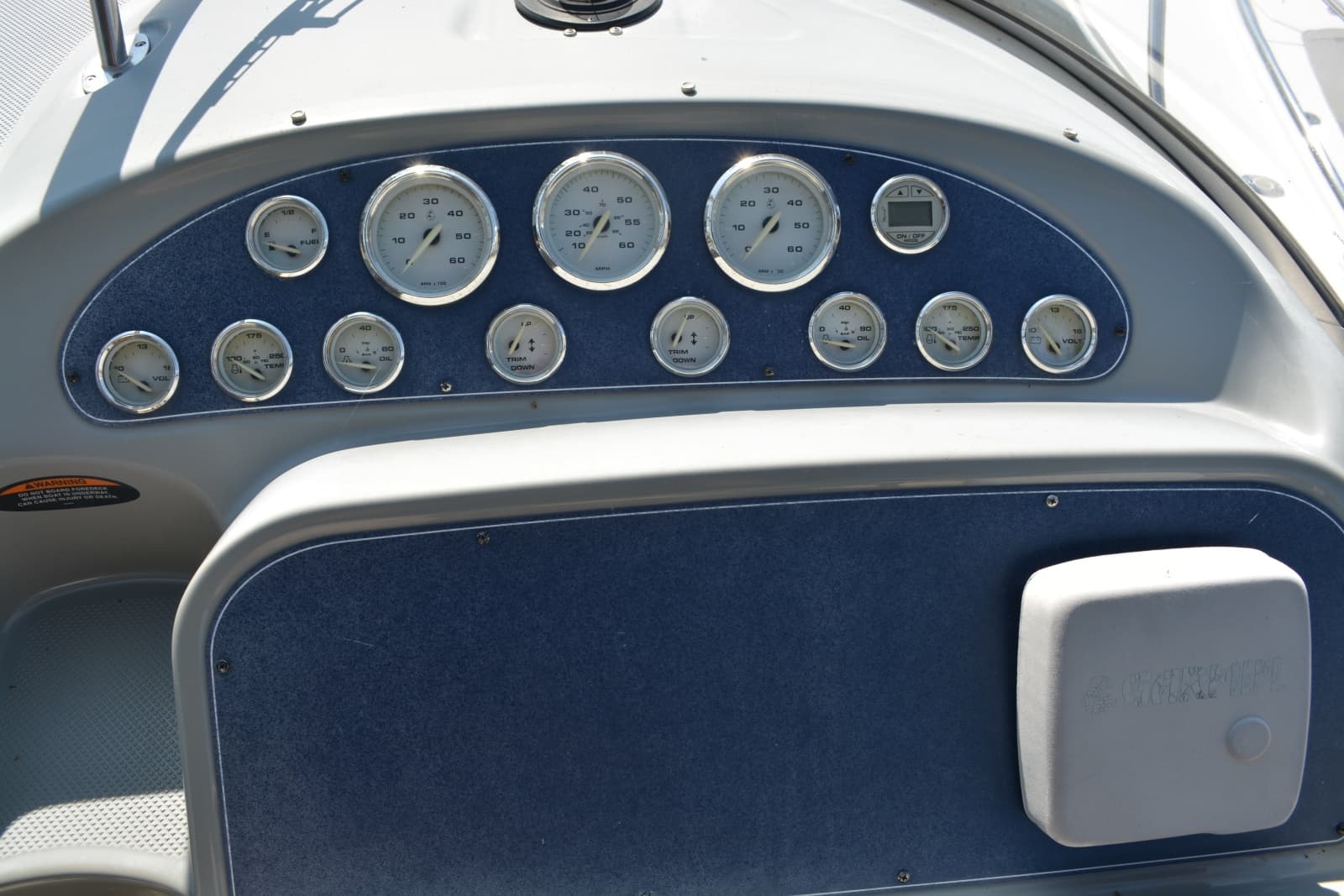 2004 Bayliner 305
