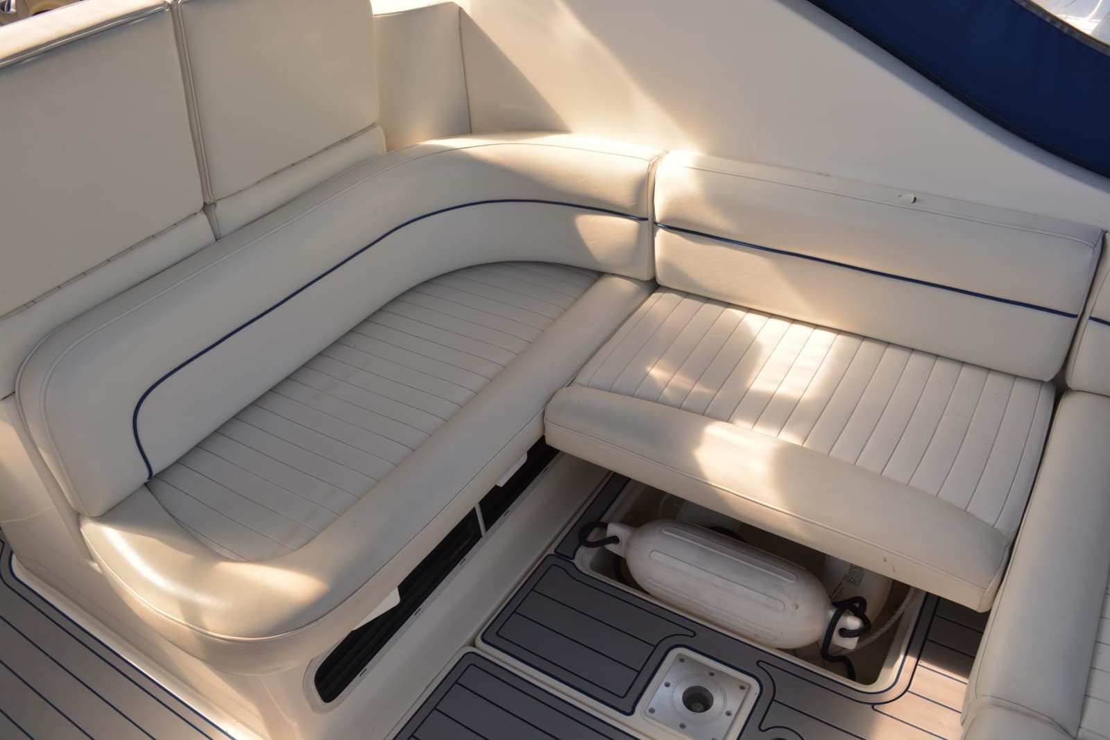 2004 Bayliner 305
