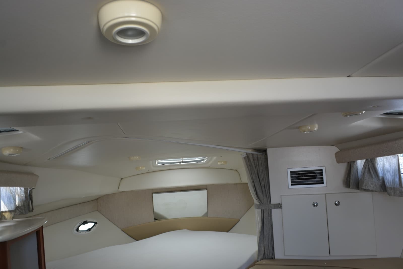 2004 Bayliner 305