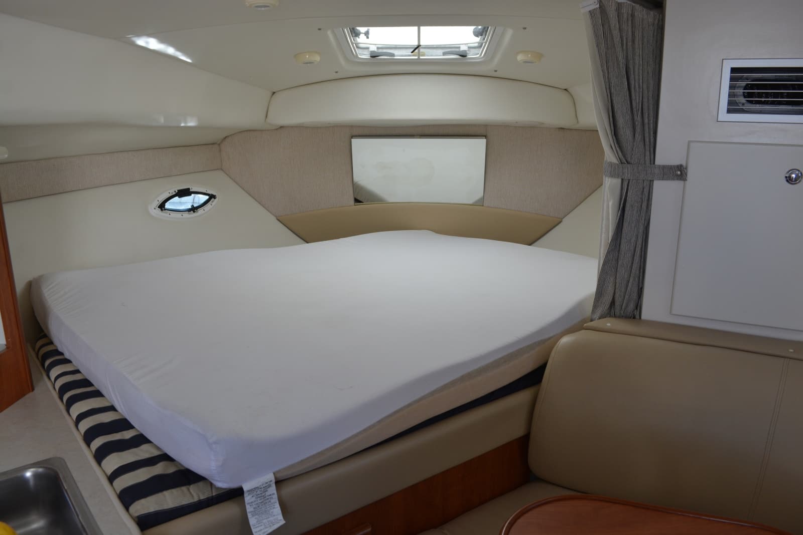 2004 Bayliner 305