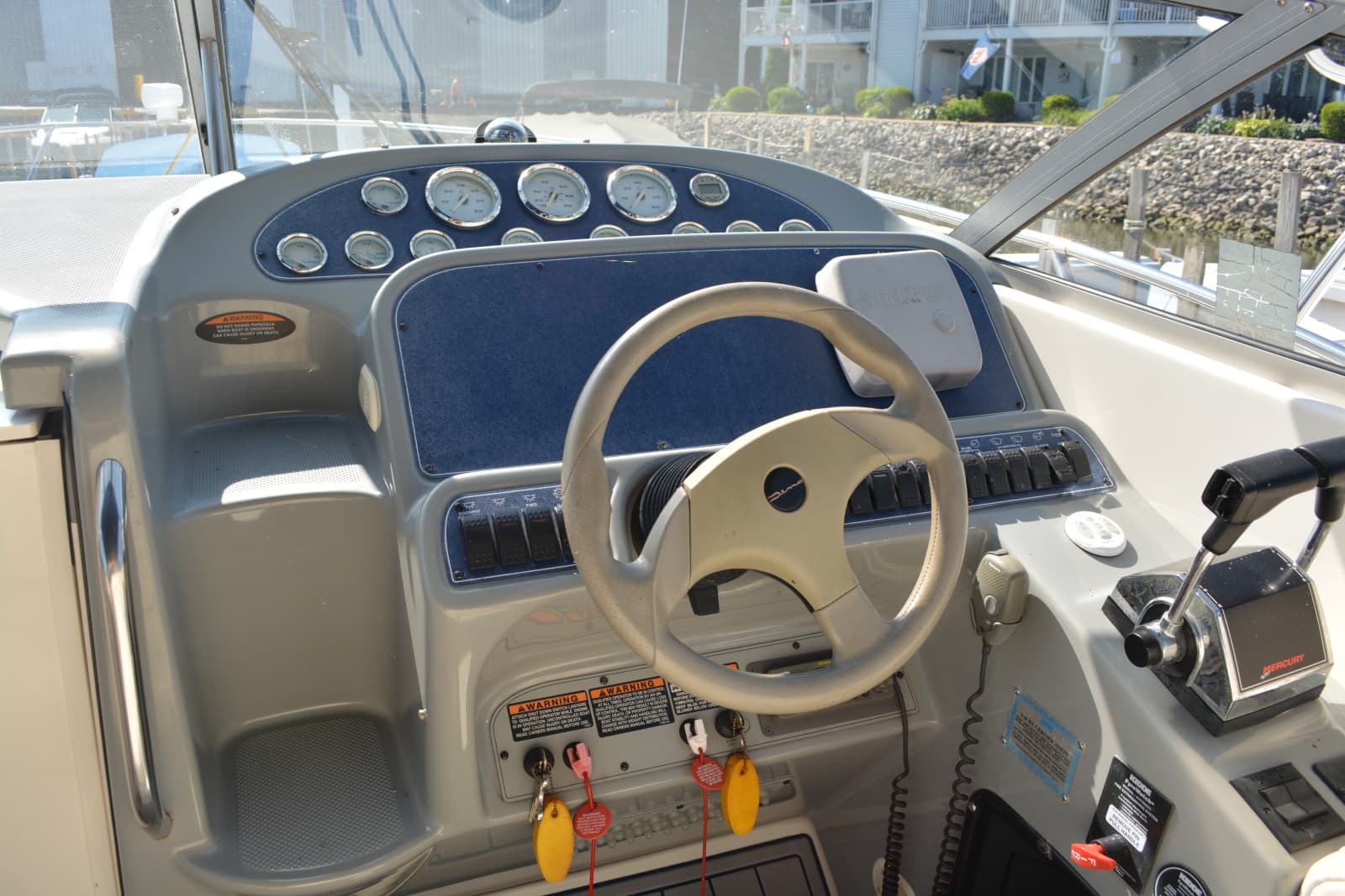 2004 Bayliner 305