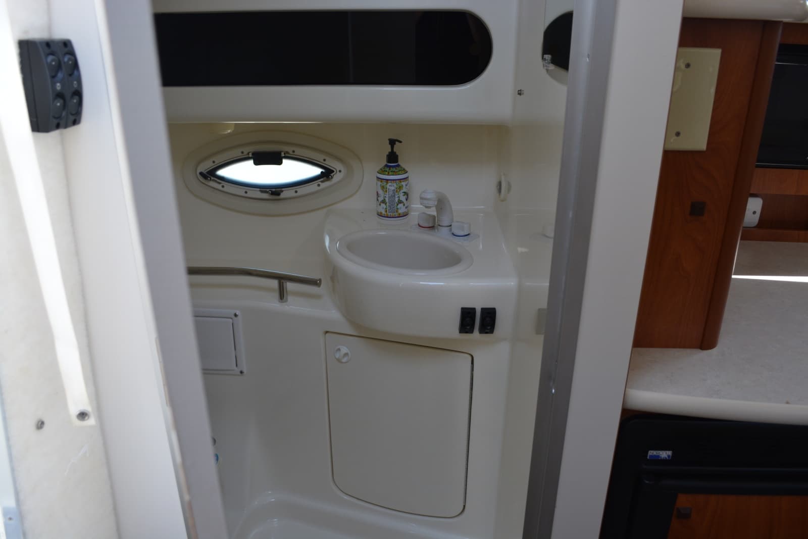 2004 Bayliner 305
