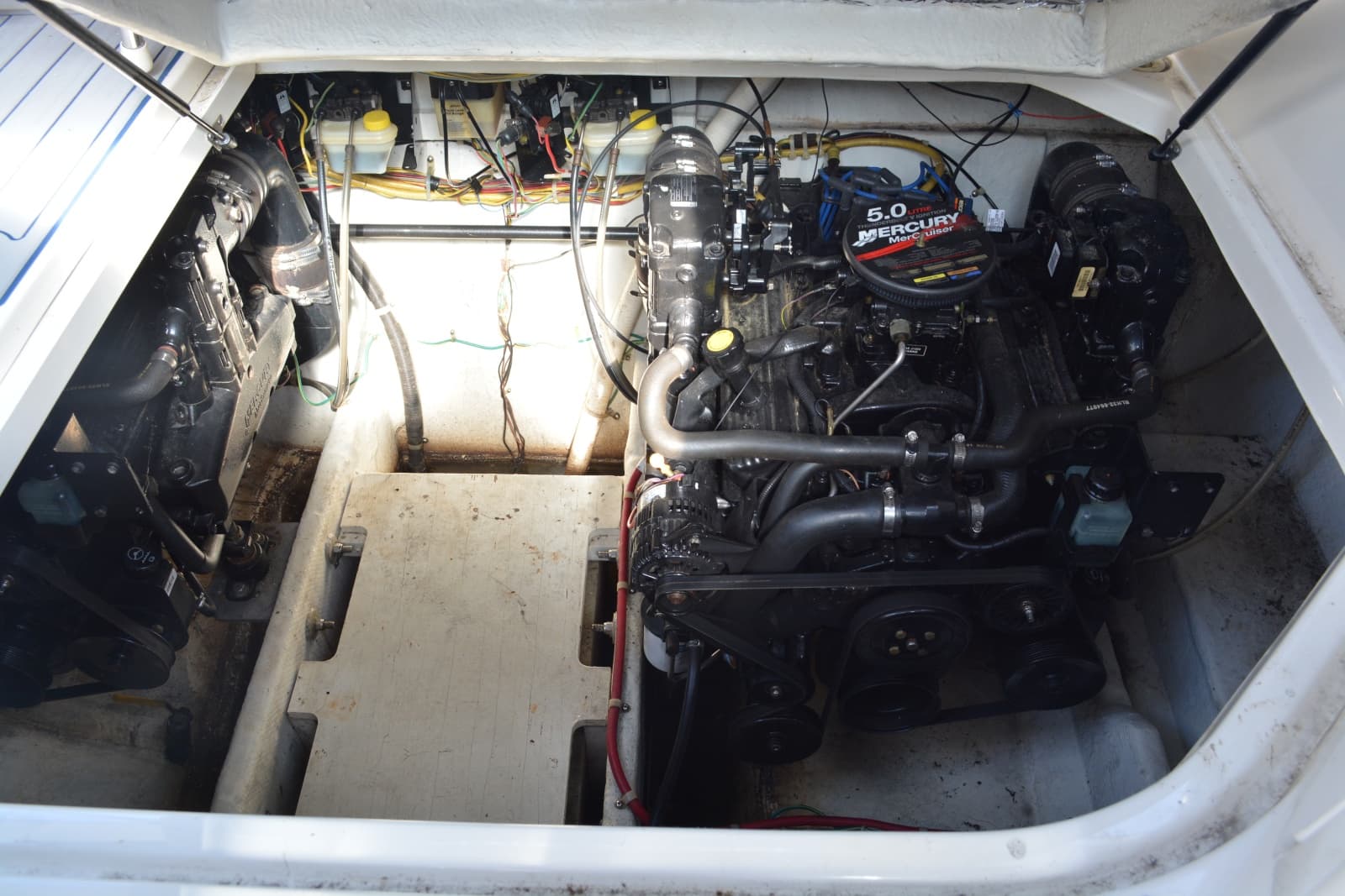 2004 Bayliner 305