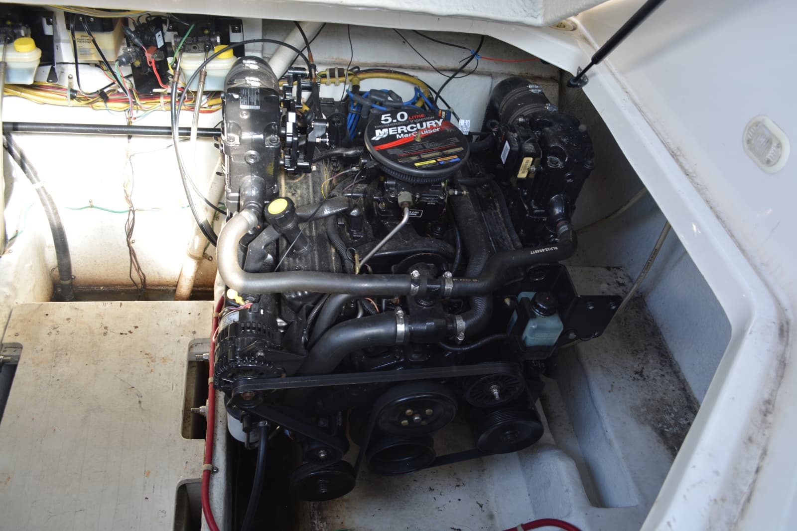 2004 Bayliner 305