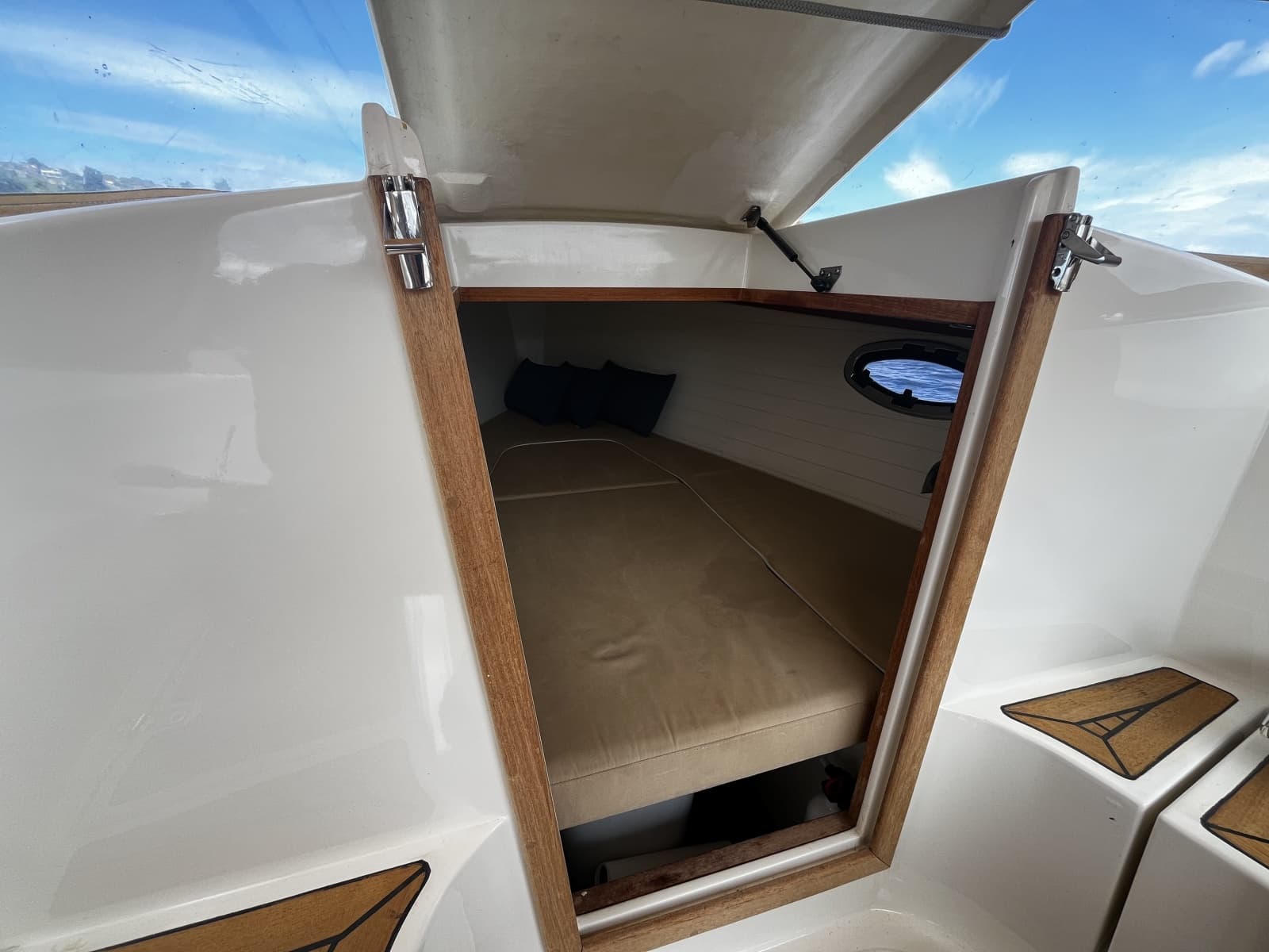 2013 AdmiralsTender C28