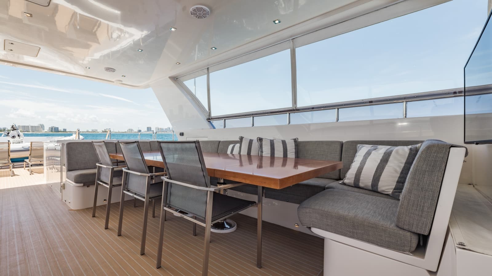 Flybridge  Dining