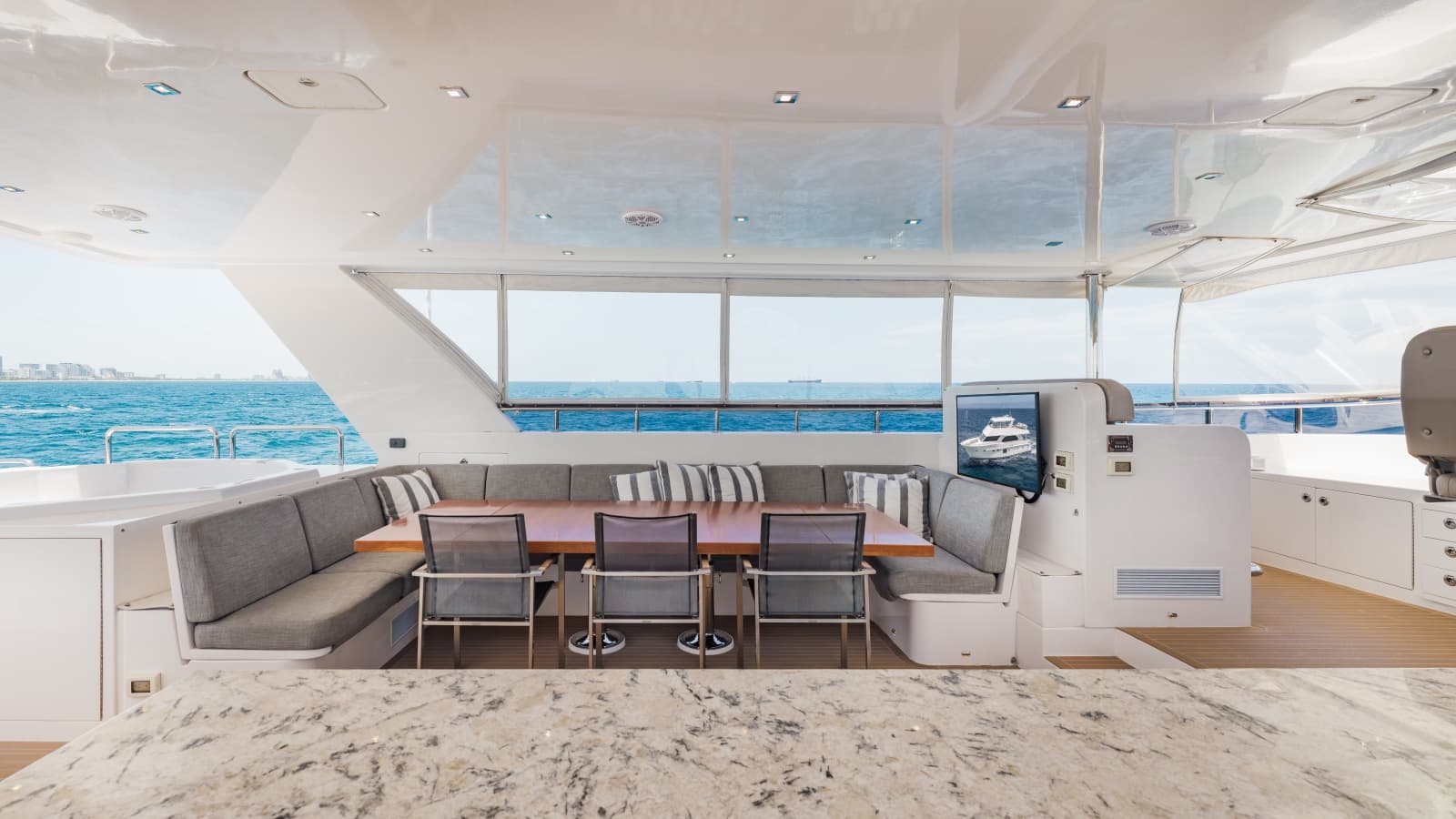 Port Side FlybridgeDining