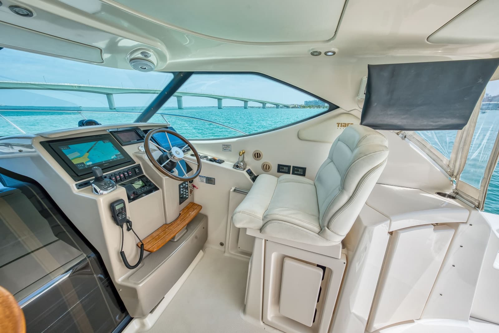 2011 Tiara Yachts 3500 Sovran LE