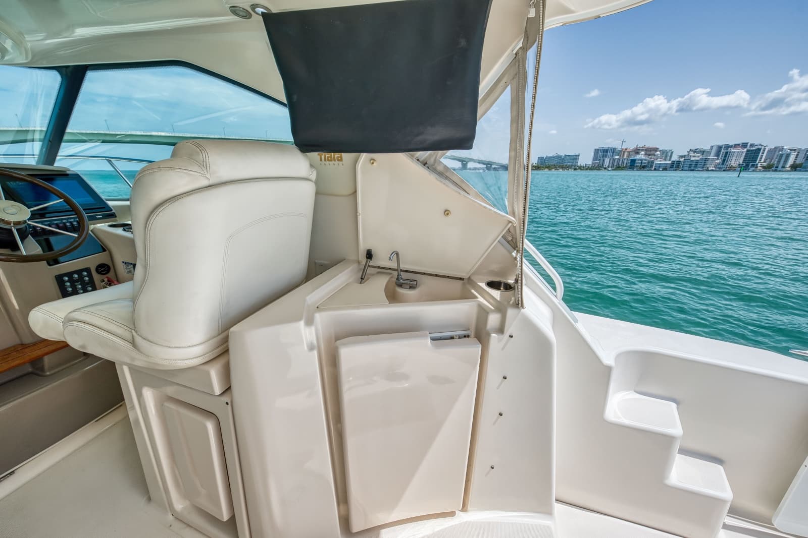 2011 Tiara Yachts 3500 Sovran LE