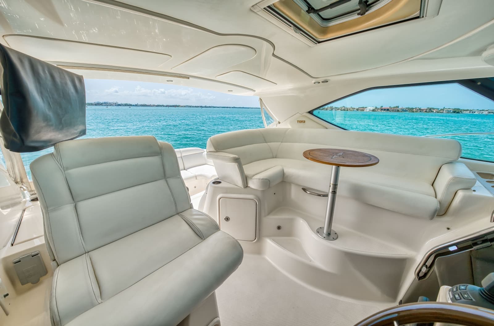 2011 Tiara Yachts 3500 Sovran LE