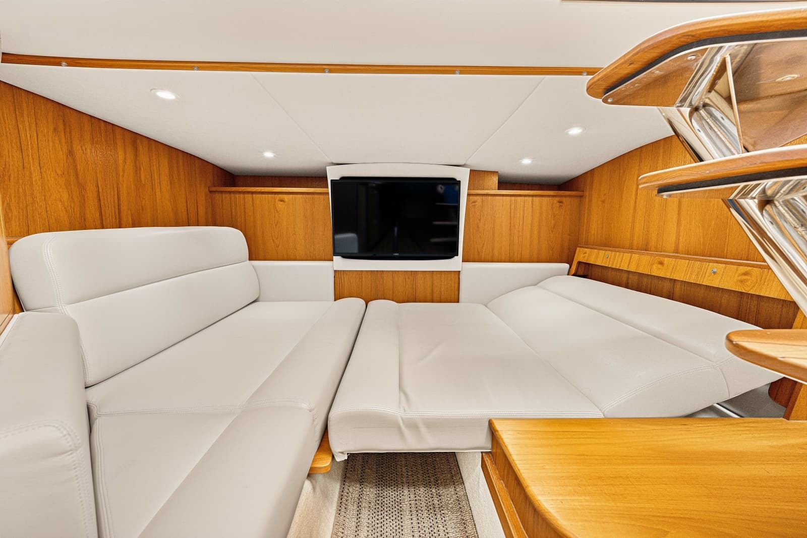 2011 Tiara Yachts 3500 Sovran LE