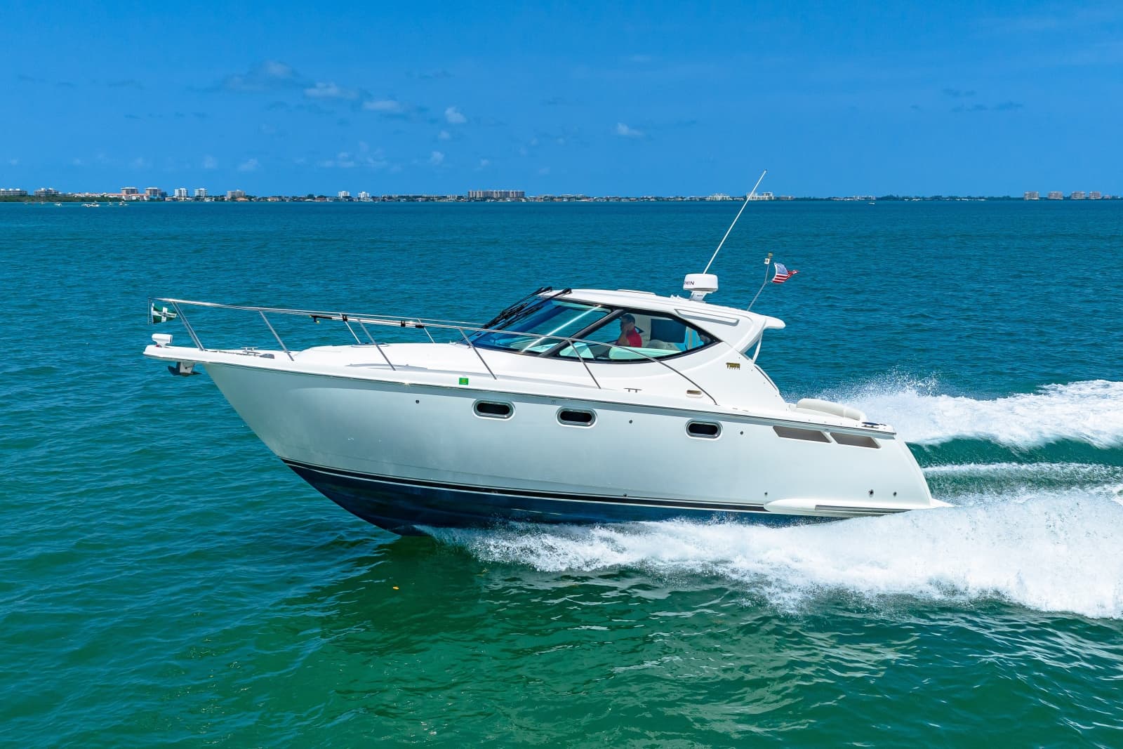 2011 Tiara Yachts 3500 Sovran LE