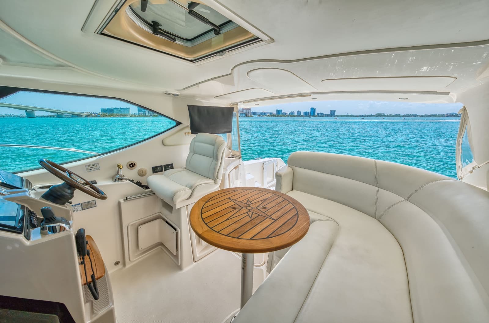2011 Tiara Yachts 3500 Sovran LE