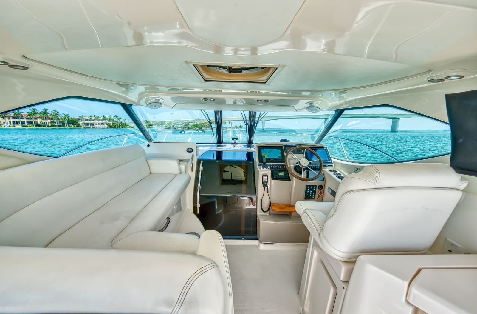 2011 Tiara Yachts 3500 Sovran LE