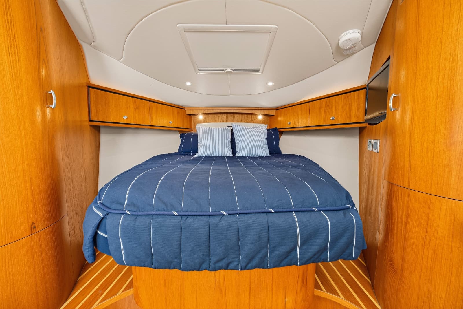 2011 Tiara Yachts 3500 Sovran LE