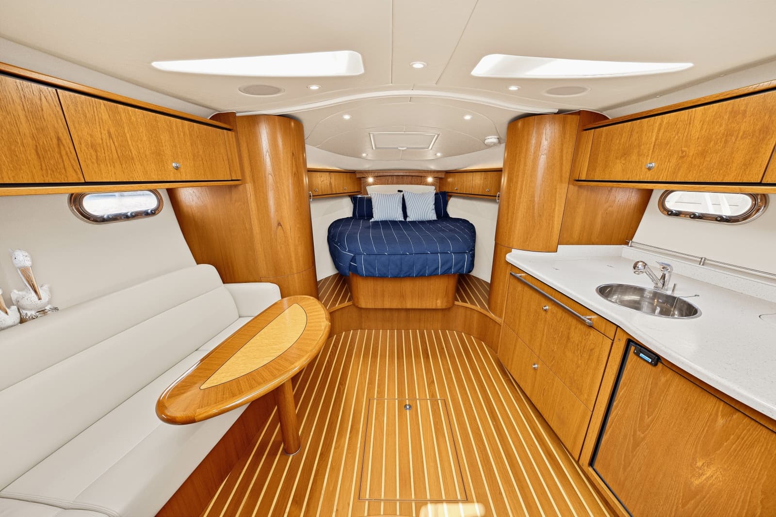 2011 Tiara Yachts 3500 Sovran LE