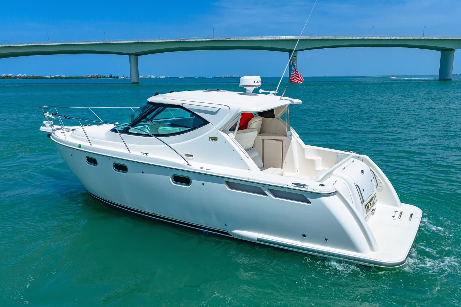 2011 Tiara Yachts 3500 Sovran LE