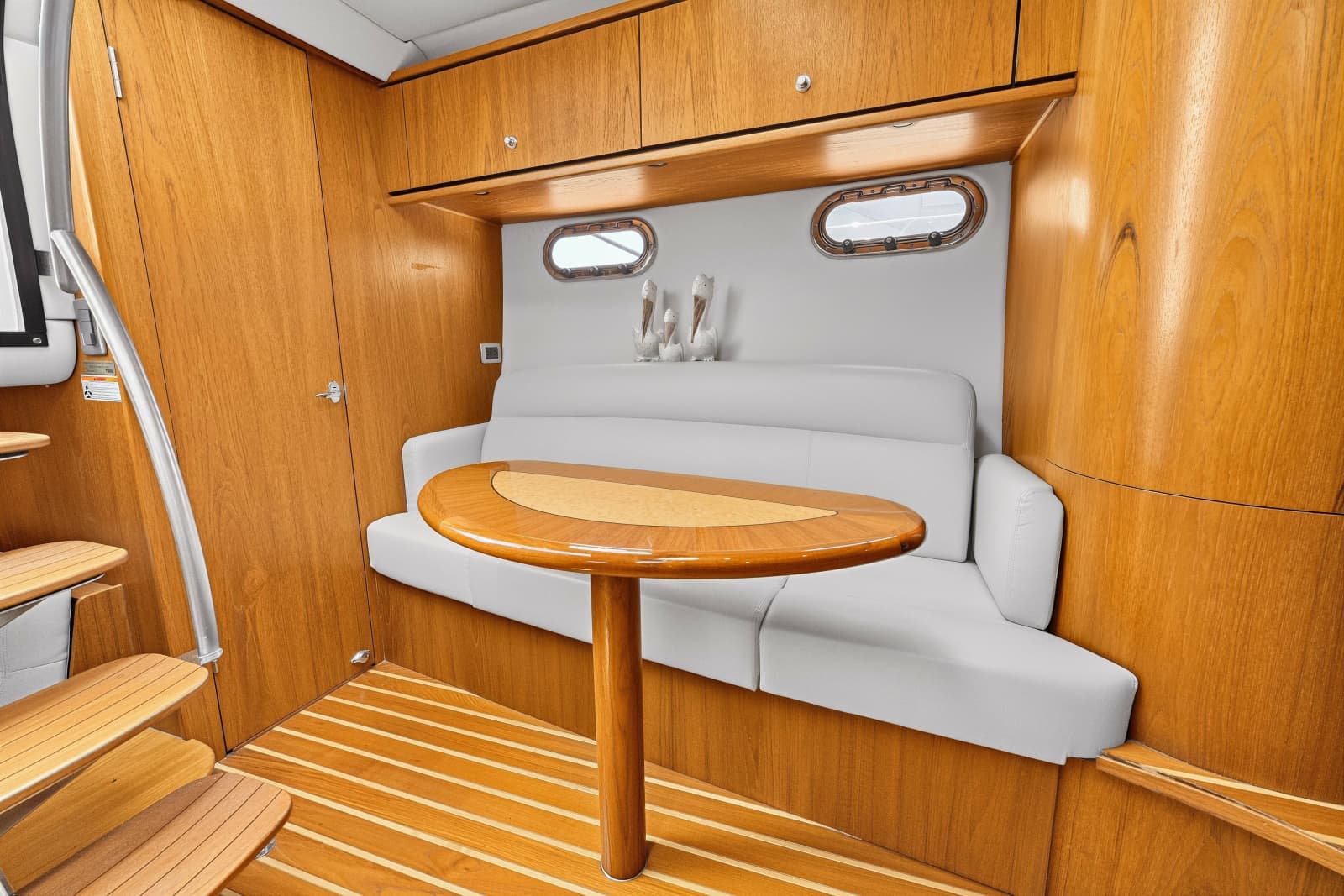 2011 Tiara Yachts 3500 Sovran LE