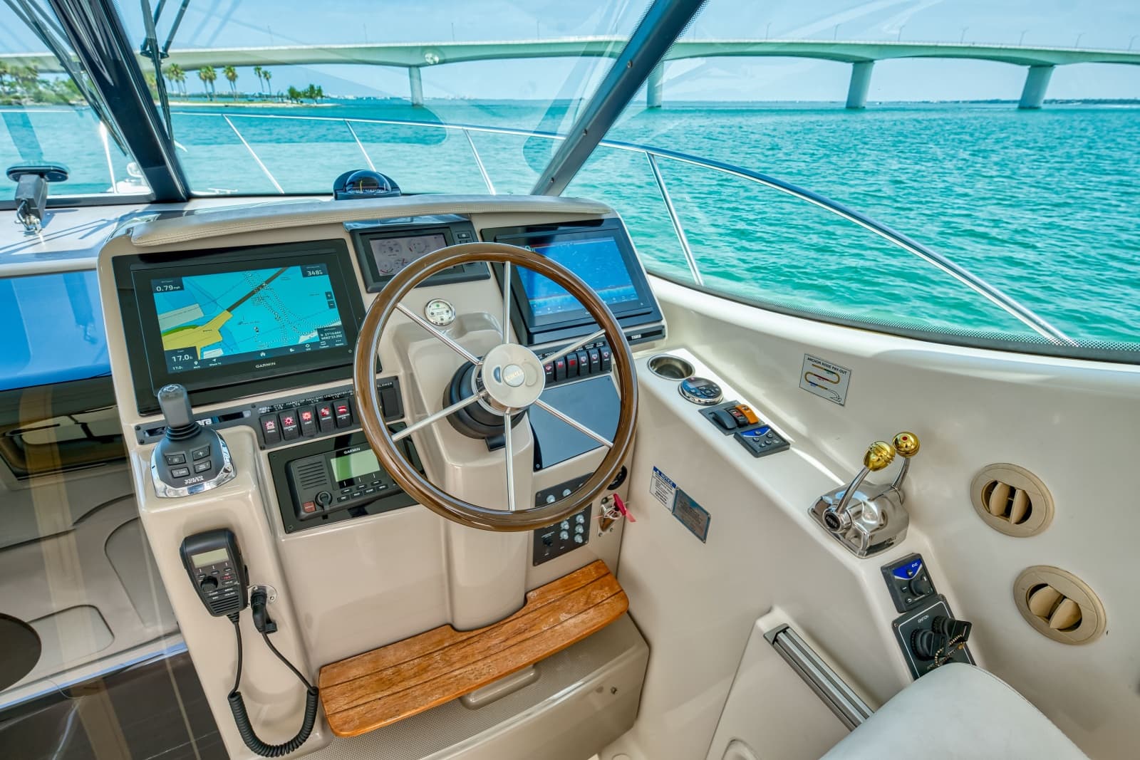 2011 Tiara Yachts 3500 Sovran LE