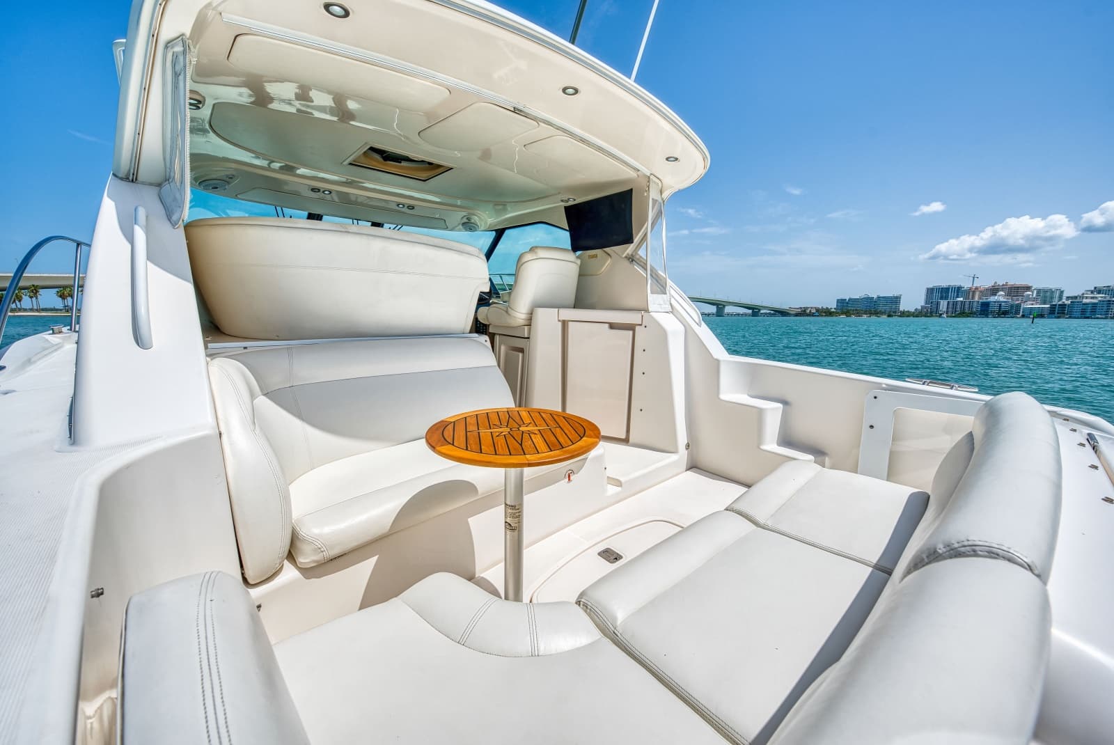 2011 Tiara Yachts 3500 Sovran LE