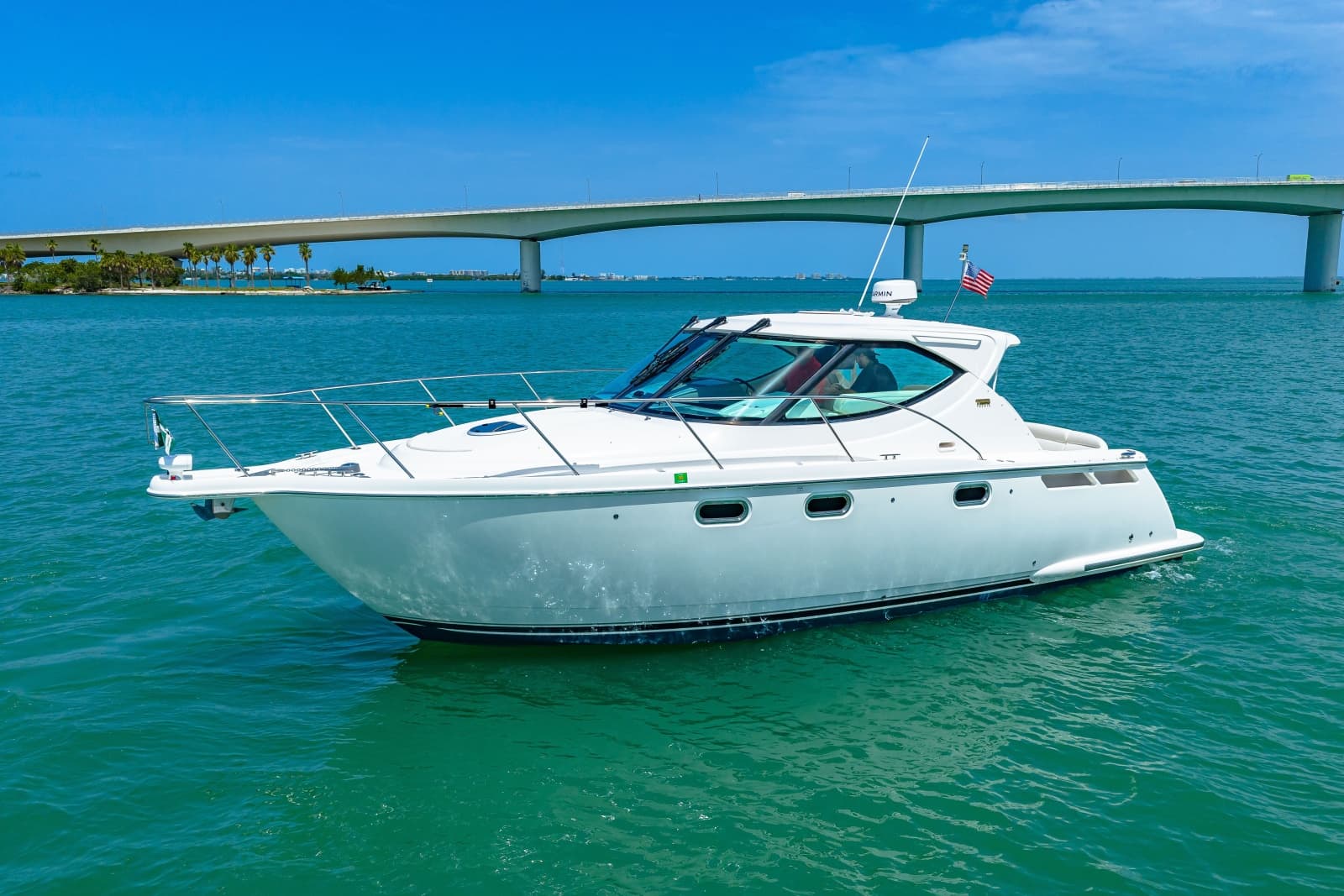 2011 Tiara Yachts 3500 Sovran LE
