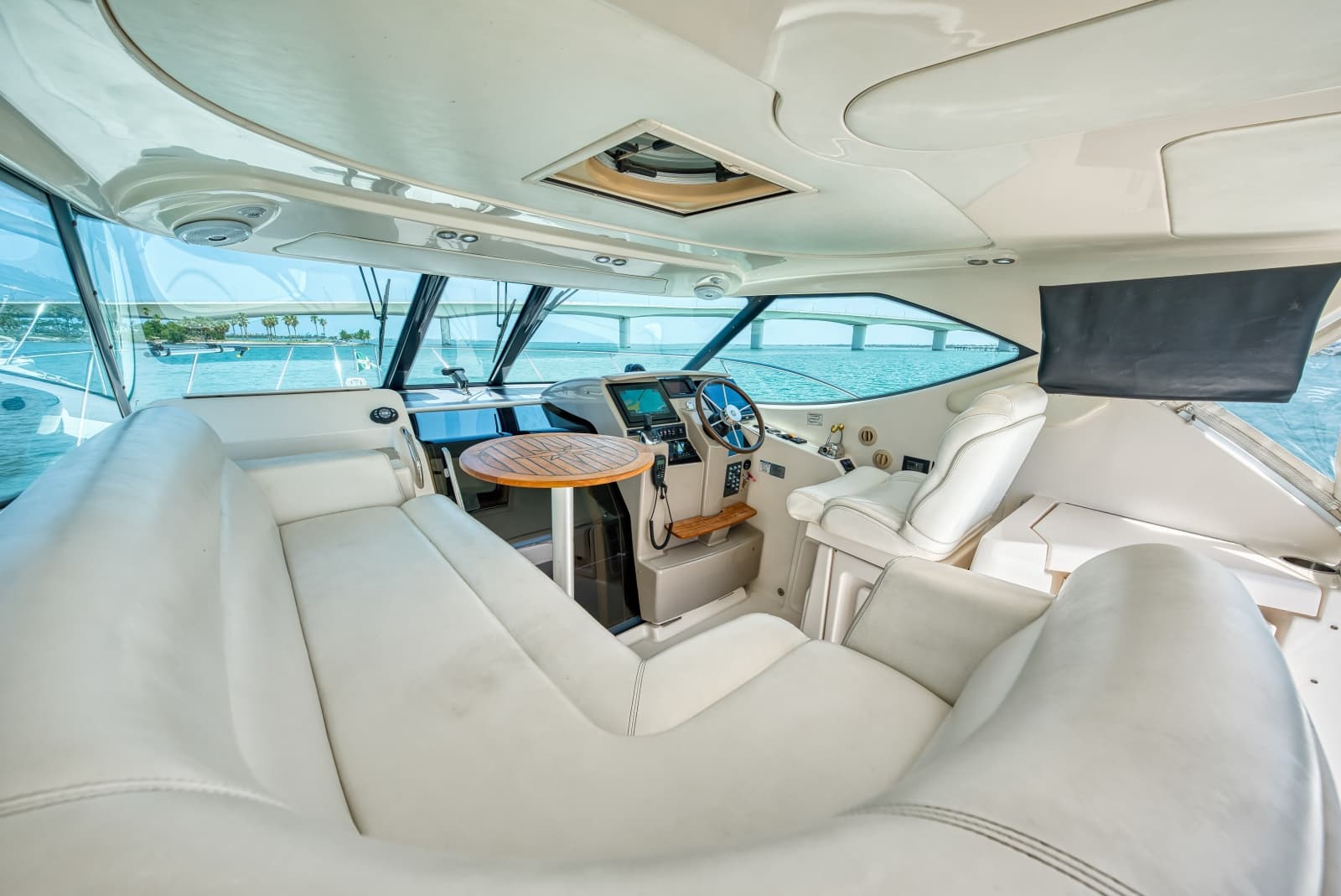 2011 Tiara Yachts 3500 Sovran LE