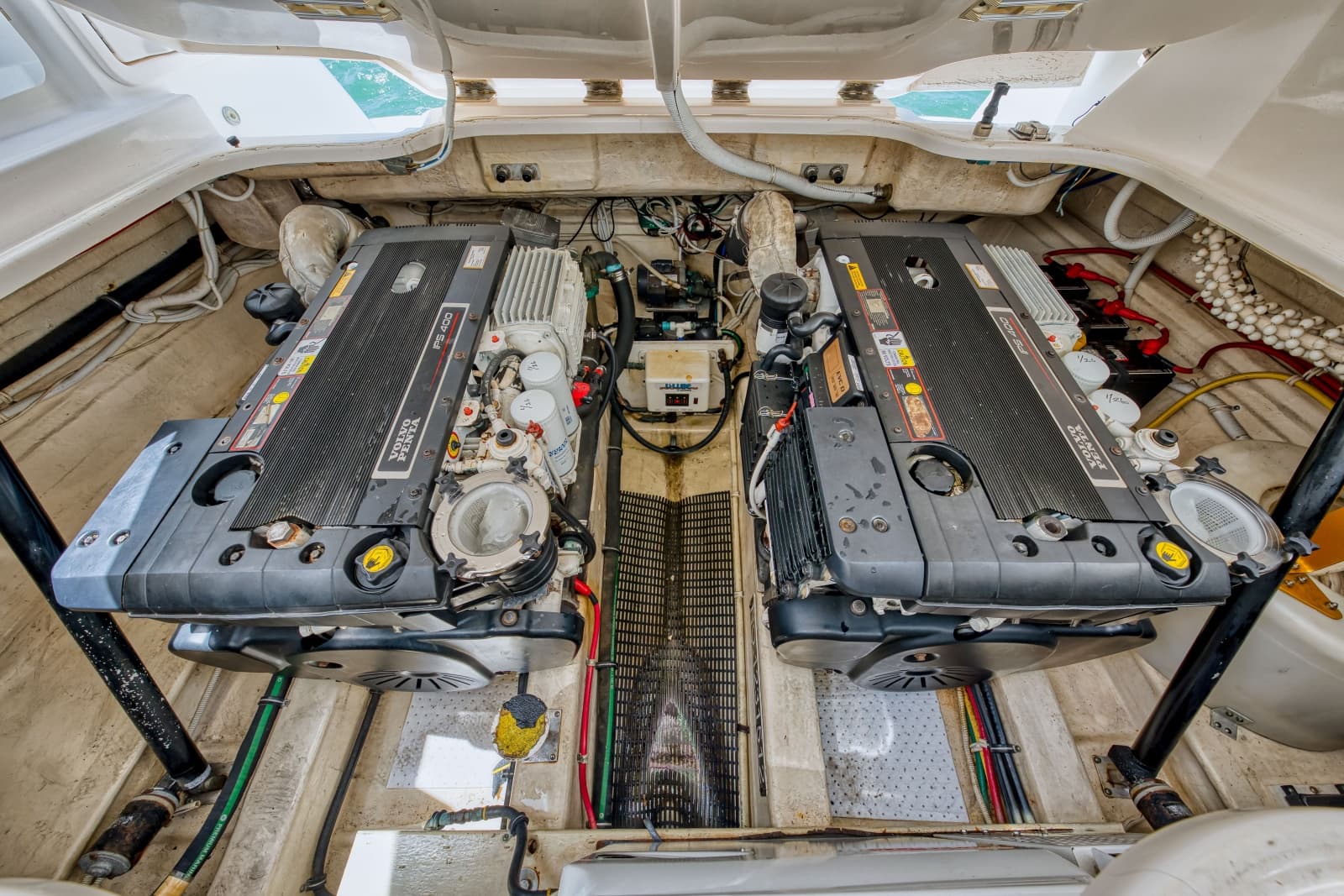 2011 Tiara Yachts 3500 Sovran LE