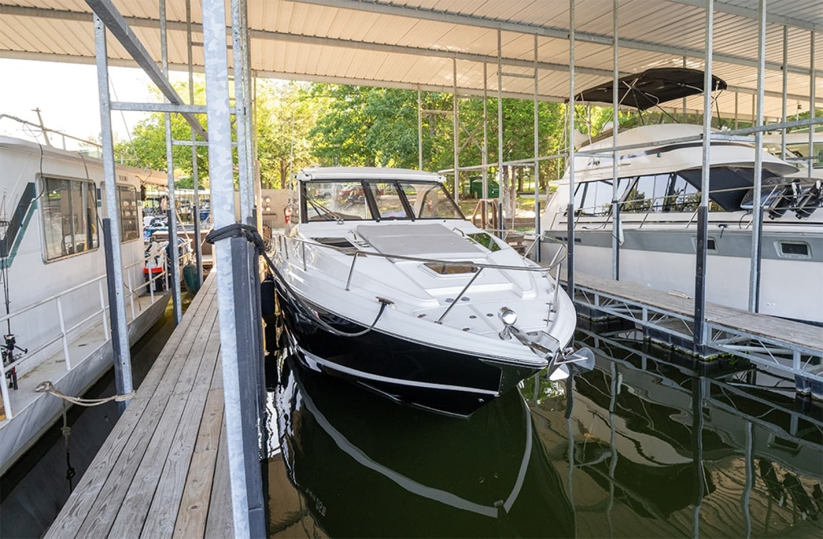 Foredeck (in slip)