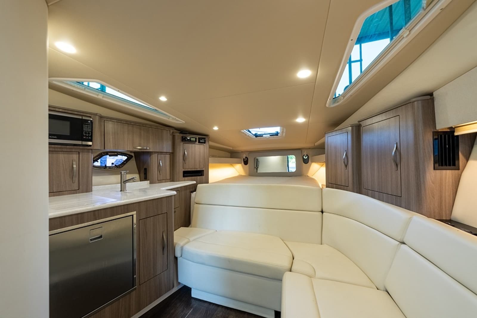 Galley/Salon