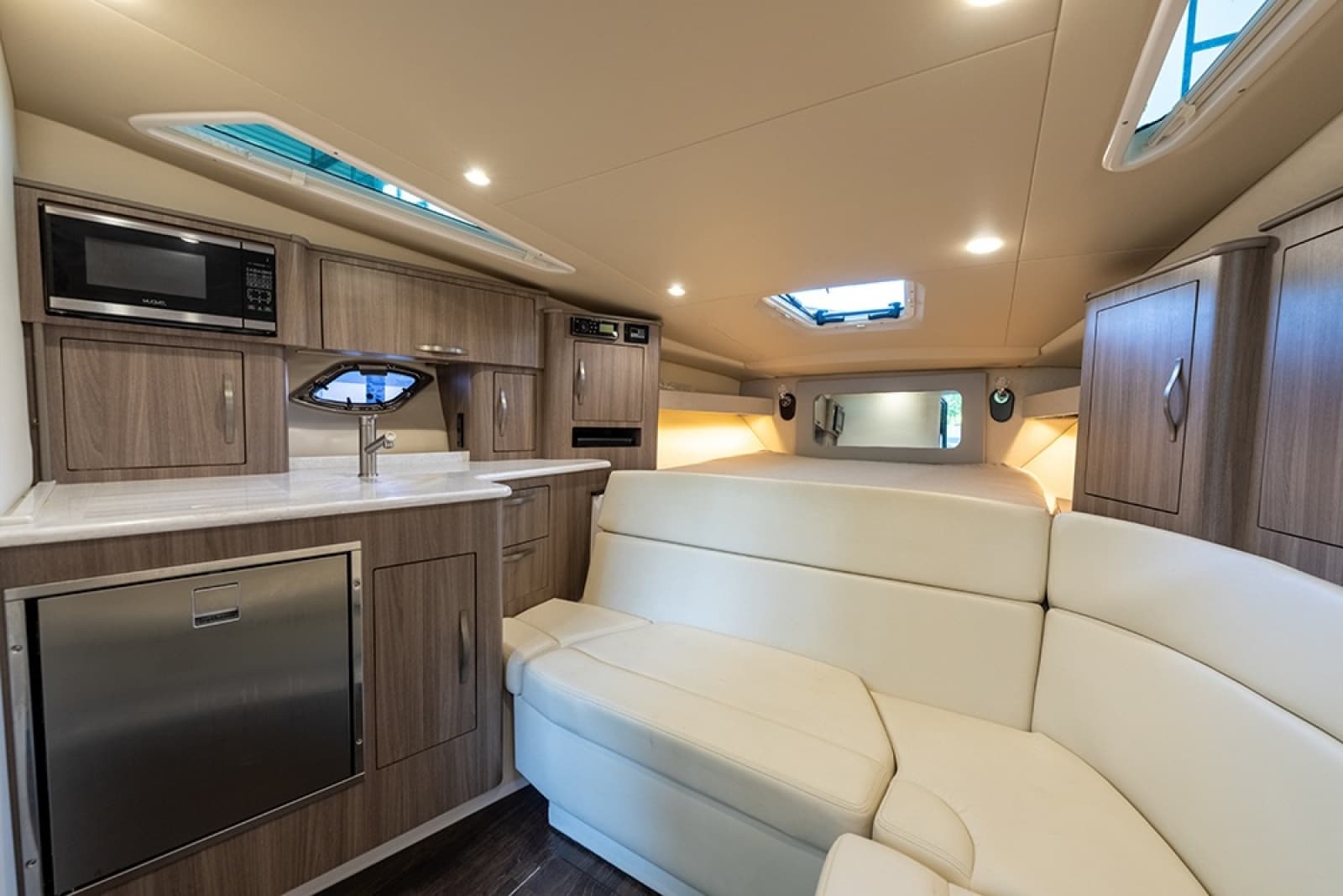 Galley/Salon