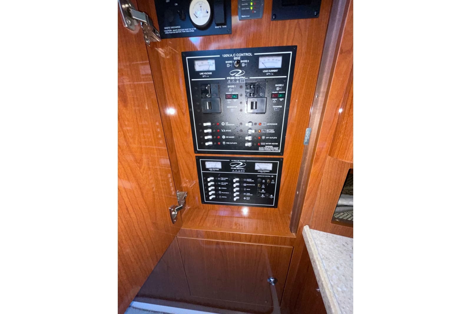 2008 Regal 3060 Window Express