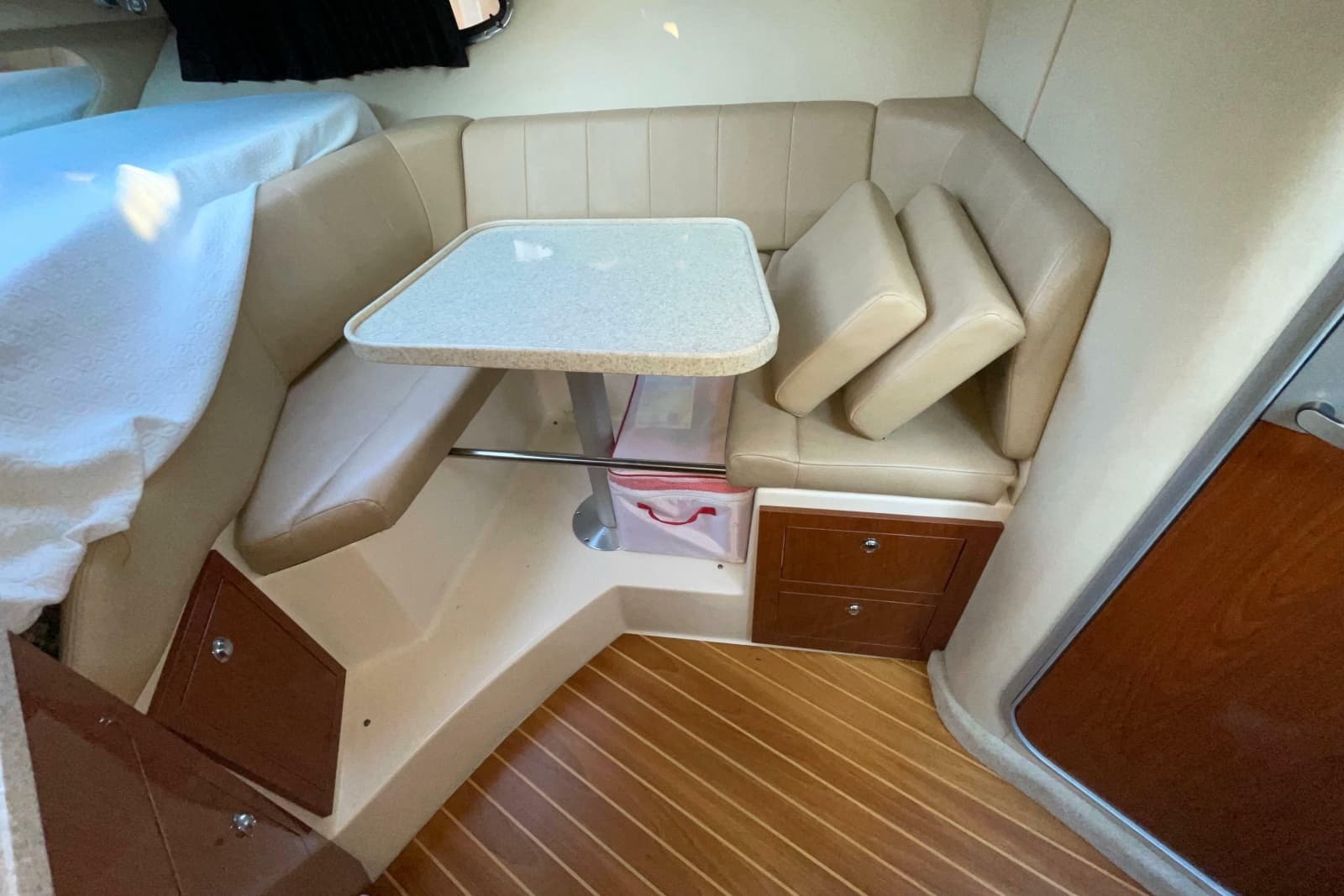 2008 Regal 3060 Window Express