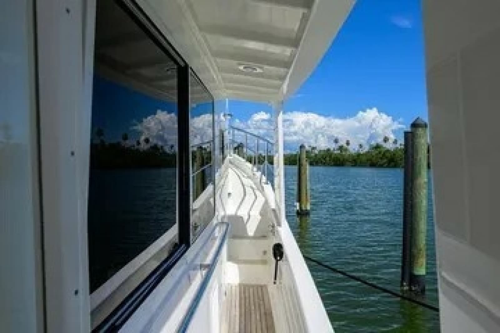 Sidedeck looking forward
