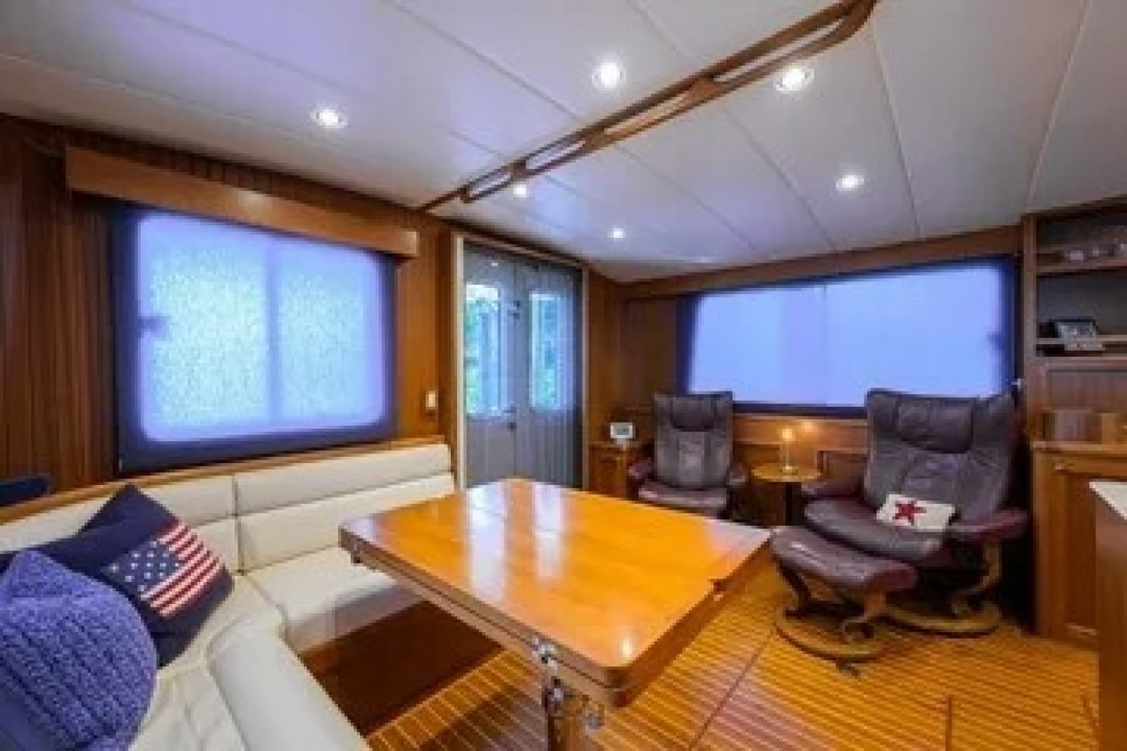 Salon looking aft and to port