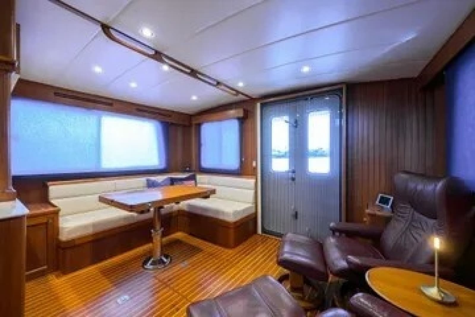 Salon looking aft and to starboard
