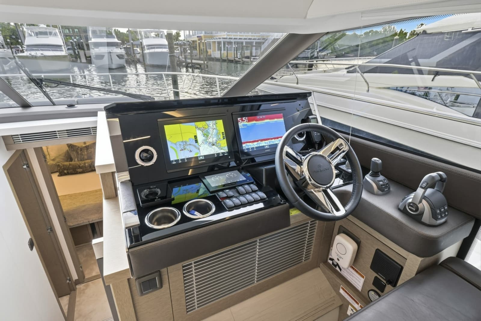 2023 Prestige 520 Fly