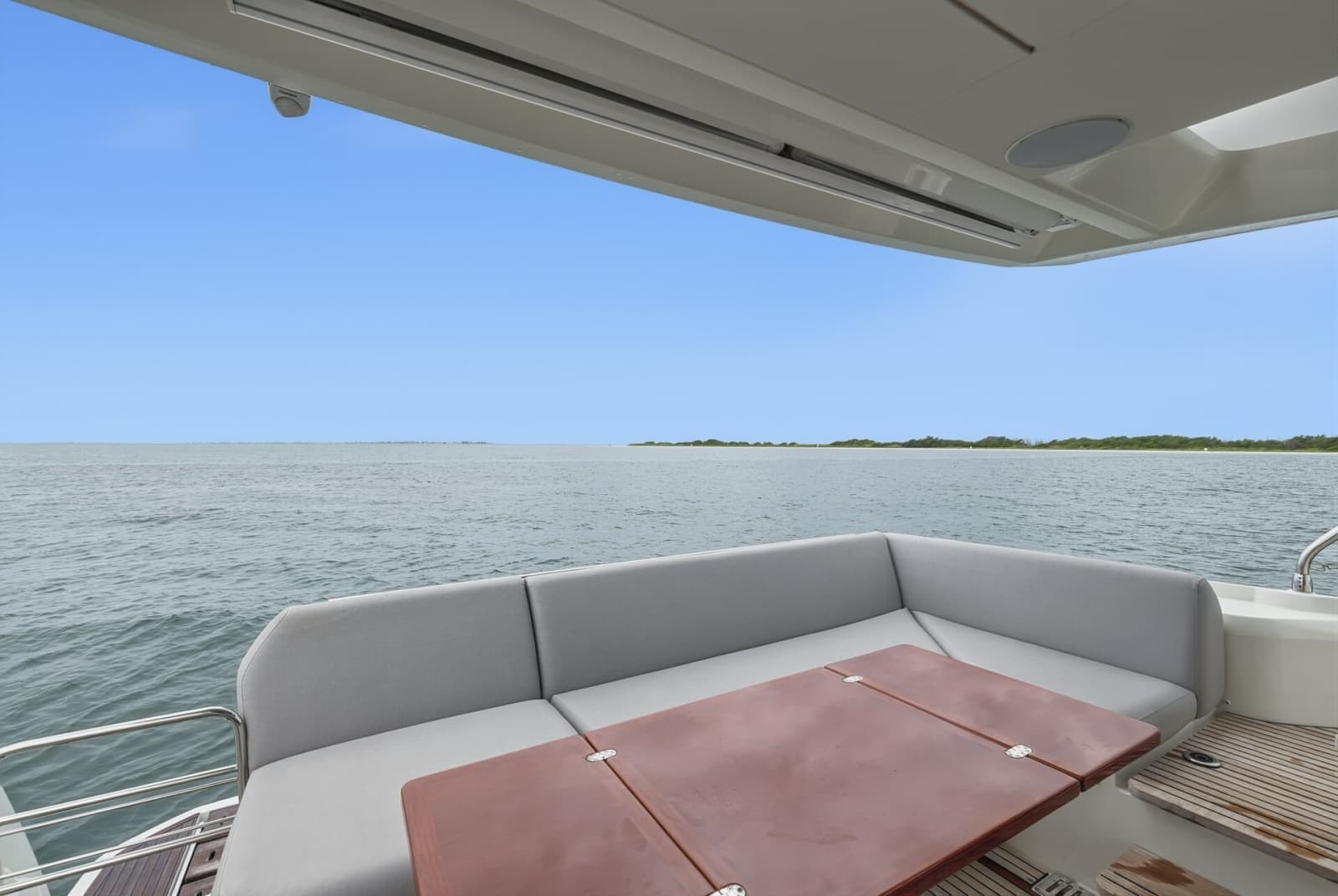 2023 Prestige 520 Fly